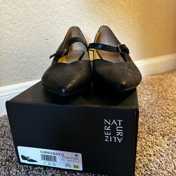 Naturalizer Florencia Pointed Toe Mary Jane - Picture 2 of 5